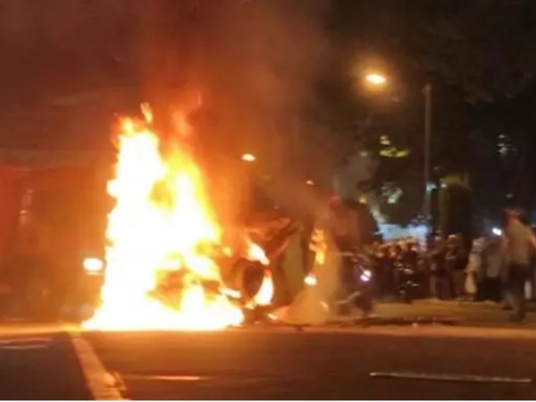 سیزدهمین روز قیام سراسری در تهران و سایر شهرهای میهن – گسترش قیام به ۱۶۲شهر + توئیت خانم مریم&nbsp;رجوی