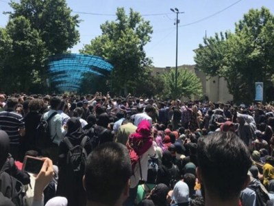 Iran: Student protester mot förtryck och&nbsp;mord