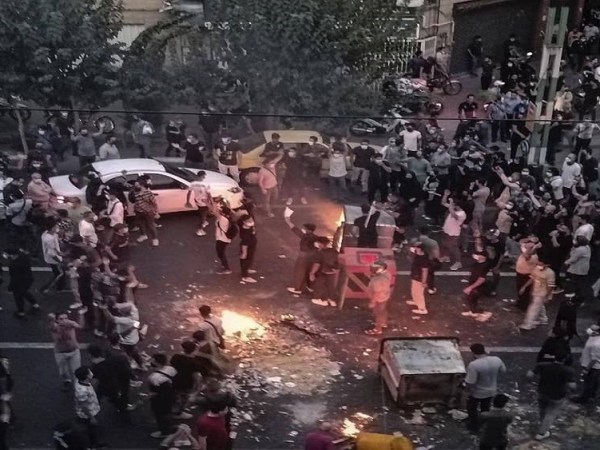 En generation mitt i ruinerna: Irans kollaps och fröna till en ny&nbsp;framtid