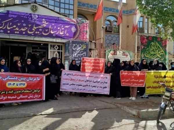 Föräldrar, arbetare och elever arrangerar protester i flera städer i&nbsp;Iran