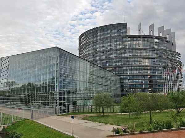 Europaparlamentet fördömer Irans tillslag och kräver terroristklassificering av&nbsp;IRGC