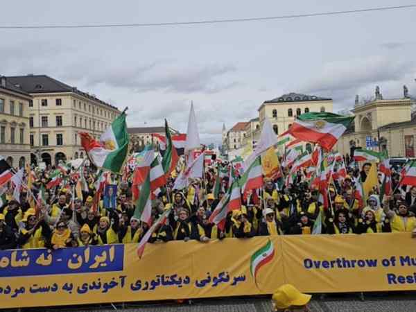 München-demonstrationen återspeglar Irans uppror: ”Ingen shah, inga&nbsp;mullor”