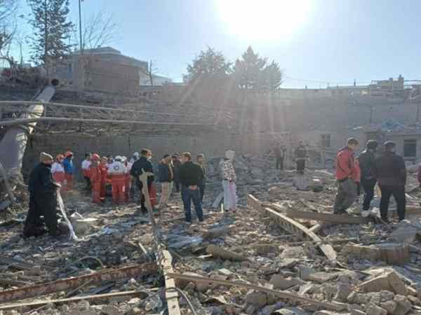 Reza Pahlavi: Utländsk pantsättare, regimens användbara verktyg avslöjad av&nbsp;Irankriget