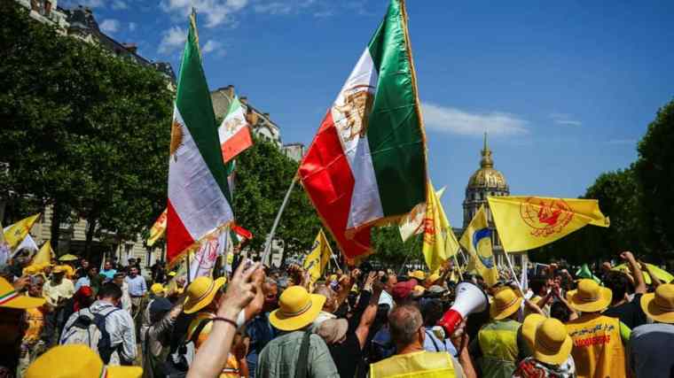 Den iranska regimen eller monarkister; SAVAK hotade att bomba 20/6 demonstrationen i&nbsp;Paris