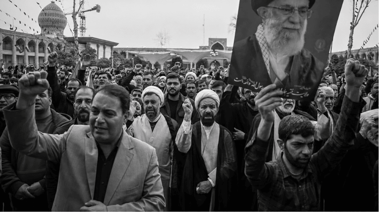 Iranska regimens århundradets spektakel – och vad det egentligen&nbsp;begraver